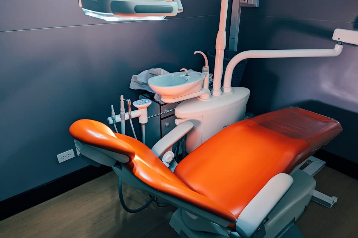 Foto de referencia: consultorio dental equipado, listo para atención de pacientes